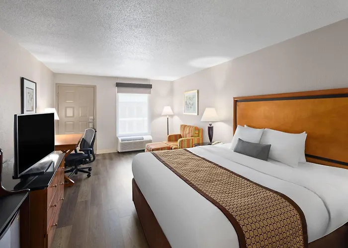 Baymont By Wyndham Knoxville I-75