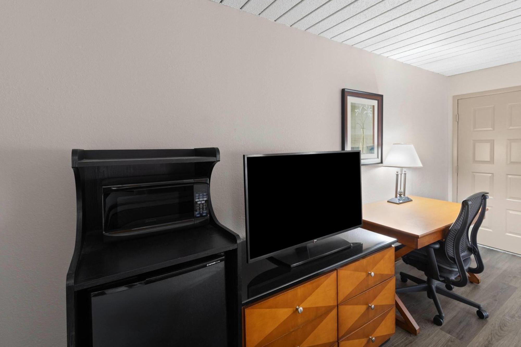 Baymont By Wyndham I-75 Hotel